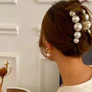 Big Pearl Acrylic Hair Claw Clip